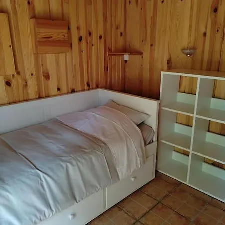 De L'escure, Pour 1 Nuit Ou * Le Theil (Allier)
